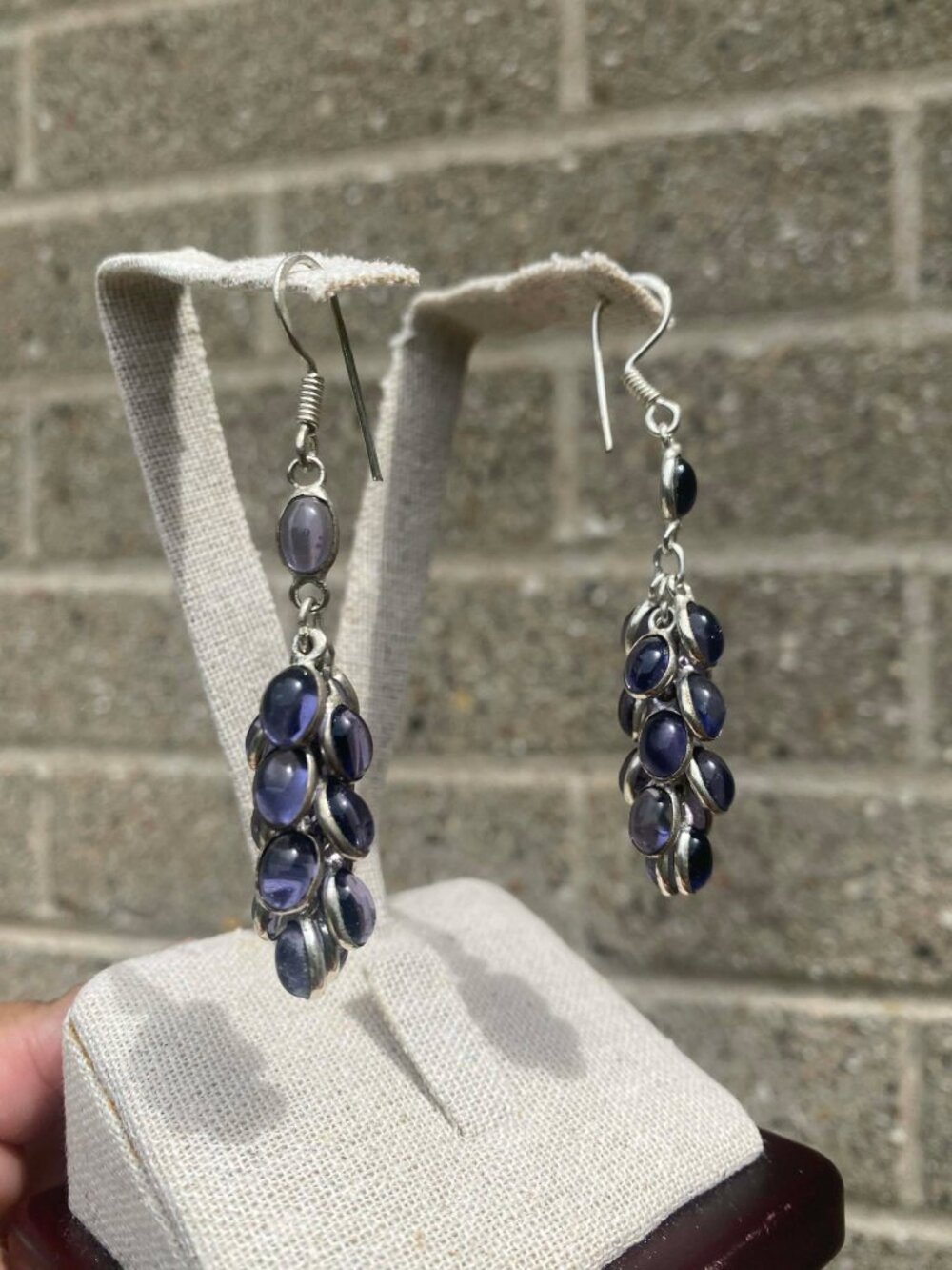 silver tone grape 🍇 like cluster earrings - Picture 4 of 6
